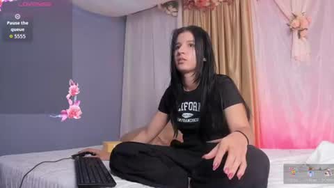 Snapshot of cositarika__ chatting on 06-20-26, 12:08 Lunita online show from 06-20-26, 12:08