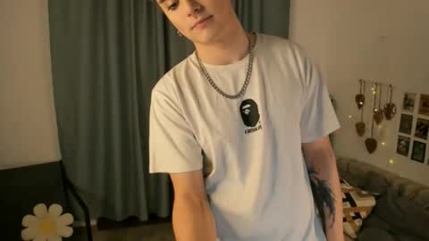 Snapshot of cosmicflirt chatting on 03-01-26, 09:17 Henry online show from 03-01-26, 09:17