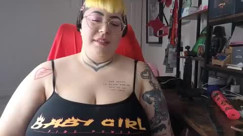 Snapshot of cosplaybruja305 chatting on 02-22-26, 06:02 Miss Mei online show from 02-22-26, 06:02