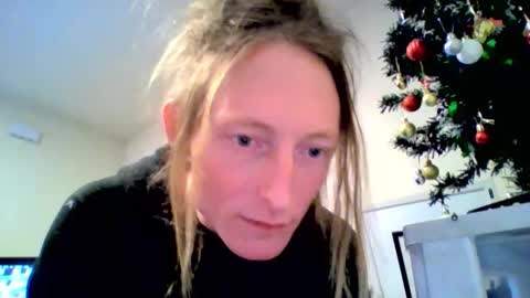 couchfireplace online show from 12-15-25, 10:19