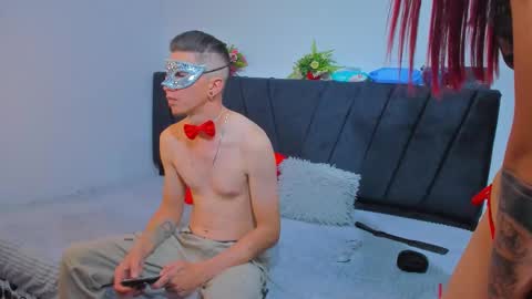 Snapshot of couple_2533 chatting on 10-31-25, 09:54 couple_2533 online show from 10-31-25, 09:54