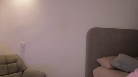 Snapshot of couple_of_your_dreams_ chatting on 06-20-26, 11:13 Kay online show from 06-20-26, 11:13