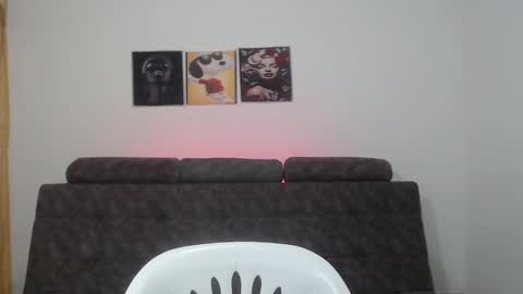  ALEJANDRO Y EMILY  online show from 03-10-25, 01:54