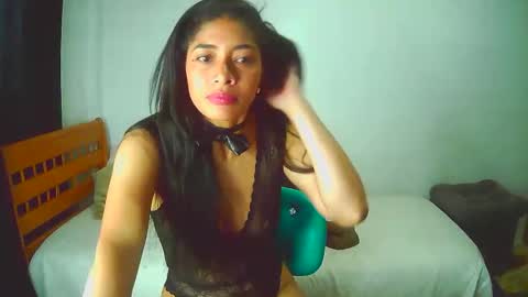 Snapshot of coupleeswetthott chatting on 11-05-25, 11:10 coupleeswetthott online show from 11-05-25, 11:10