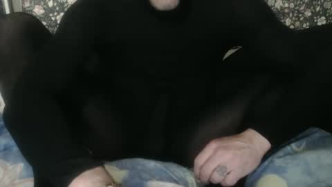 Snapshot of couplelovecam chatting on 11-15-25, 05:53 pantyhosesforme online show from 11-15-25, 05:53