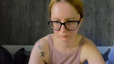 Snapshot of coy_girl_ chatting on 05-01-26, 01:16 My name is Emma - HELP COLLECT TOKENS FOR THE OPERATION FOR MY DAUGHTER online show from 05-01-26, 01:16