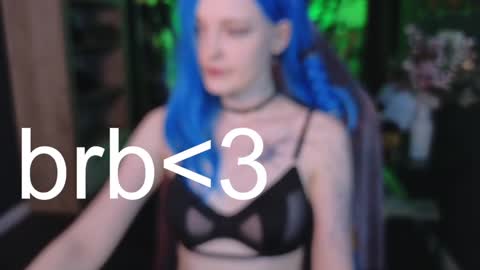 Snapshot of crackling_tati chatting on 12-13-24, 11:50 Tati online show from 12-13-24, 11:50