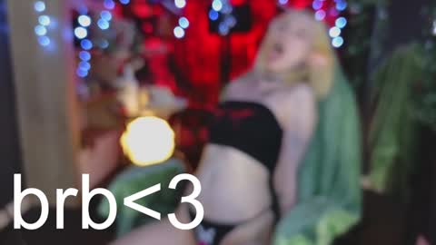 Snapshot of crackling_tati chatting on 12-19-24, 02:45 Tati online show from 12-19-24, 02:45