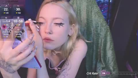 Snapshot of crackling_tati chatting on 02-12-25, 09:22 Tati online show from 02-12-25, 09:22