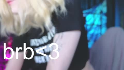 Snapshot of crackling_tati chatting on 02-25-25, 11:44 Tati online show from 02-25-25, 11:44