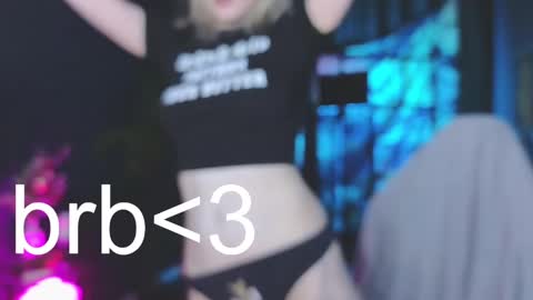 Snapshot of crackling_tati chatting on 02-26-25, 02:48 Tati online show from 02-26-25, 02:48