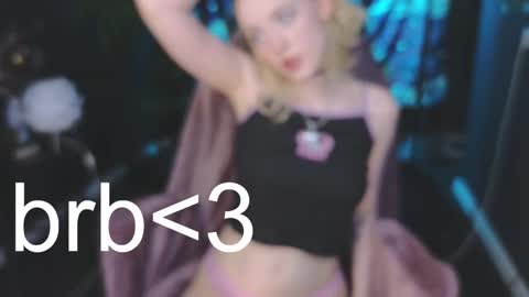 Snapshot of crackling_tati chatting on 02-27-25, 11:59 Tati online show from 02-27-25, 11:59