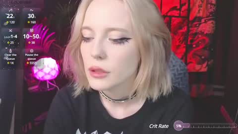 Snapshot of crackling_tati chatting on 03-10-25, 04:28 Tati online show from 03-10-25, 04:28