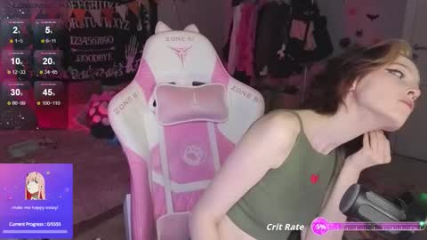 Snapshot of crackling_tati chatting on 11-18-25, 08:13 Tati online show from 11-18-25, 08:13