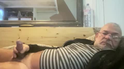 Snapshot of crapaud75018 chatting on 10-17-25, 08:06 crapaud75018 online show from 10-17-25, 08:06