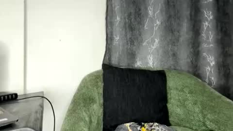 Snapshot of crave_meslowly chatting on 04-29-26, 02:04 Taliee online show from 04-29-26, 02:04