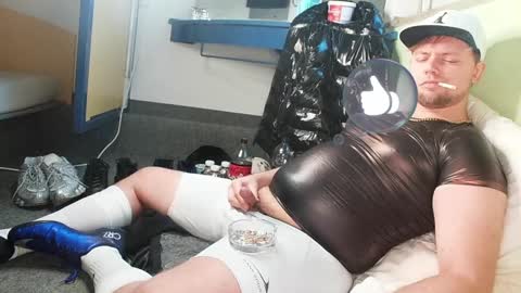 Snapshot of cravingboy chatting on 12-06-24, 03:22 robin online show from 12-06-24, 03:22