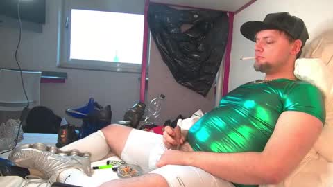 Snapshot of cravingboy chatting on 01-24-25, 01:25 robin online show from 01-24-25, 01:25