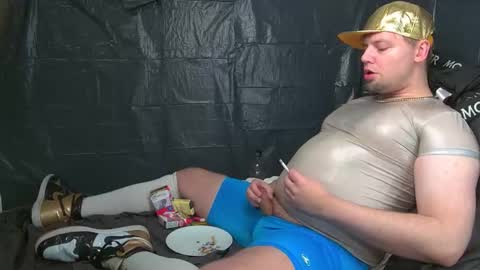 Snapshot of cravingboy chatting on 11-13-25, 09:36 robin online show from 11-13-25, 09:36