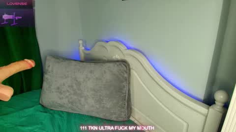 Snapshot of crazy__berry chatting on 11-14-25, 07:07 Eva online show from 11-14-25, 07:07