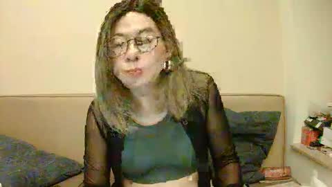 Kelly   online show from 10-19-25, 03:34