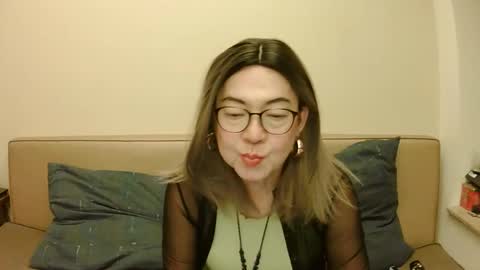 Kelly   online show from 10-24-25, 05:09