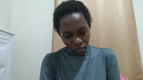 Snapshot of crazyebonie chatting on 09-27-25, 05:40 Ebonie online show from 09-27-25, 05:40