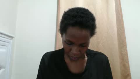 Snapshot of crazyebonie chatting on 10-04-25, 03:54 Ebonie online show from 10-04-25, 03:54