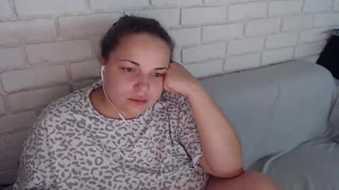 Crazyy Girl  online show from 10-21-25, 04:30