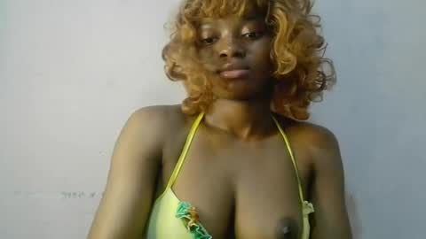Snapshot of creamy_babyx chatting on 06-18-26, 09:09 Creamy babyx online show from 06-18-26, 09:09