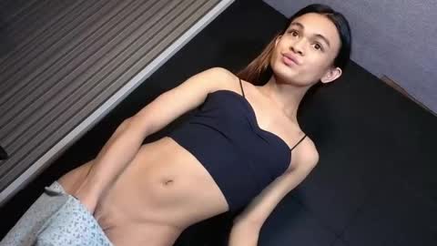 Snapshot of creamy_delilah chatting on 06-05-26, 10:21 Delilah online show from 06-05-26, 10:21