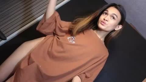 Snapshot of creamy_delilah chatting on 06-15-26, 04:31 Delilah online show from 06-15-26, 04:31