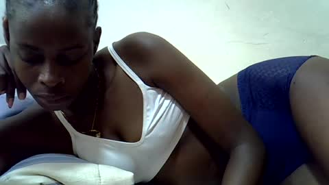 Snapshot of creamy_pussie chatting on 06-25-26, 12:42 creamy_pussie online show from 06-25-26, 12:42