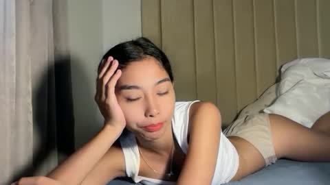 Snapshot of creamy_sexy chatting on 09-11-25, 04:23 mika online show from 09-11-25, 04:23