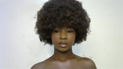 Snapshot of creamybabee chatting on 01-18-25, 05:48 queen online show from 01-18-25, 05:48