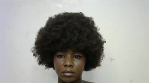 Snapshot of creamybabee chatting on 01-20-25, 01:42 queen online show from 01-20-25, 01:42