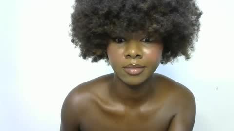 Snapshot of creamybabee chatting on 01-28-25, 04:30 queen online show from 01-28-25, 04:30