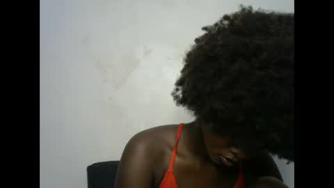 Snapshot of creamybabee chatting on 03-02-25, 12:01 queen online show from 03-02-25, 12:01