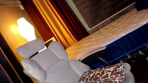 Snapshot of creamycum_celinexxx chatting on 02-04-26, 01:28 Celine online show from 02-04-26, 01:28