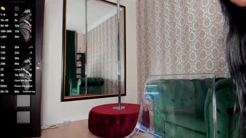 Snapshot of creamyinkk chatting on 01-08-25, 07:24 Sophie online show from 01-08-25, 07:24