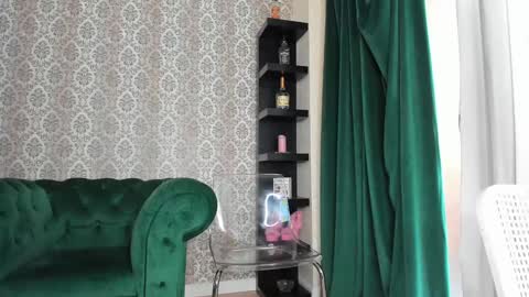 Snapshot of creamyinkk chatting on 01-28-25, 11:38 Sophie online show from 01-28-25, 11:38