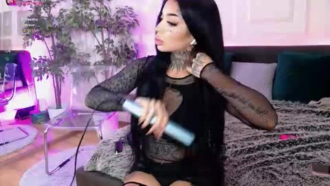 Snapshot of creamyinkk chatting on 11-05-25, 12:16 Sophie online show from 11-05-25, 12:16