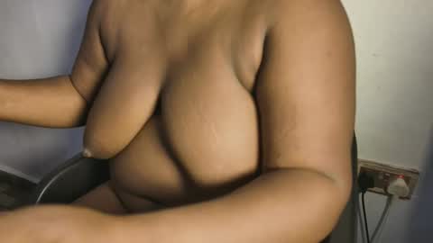 creamyposh1 online show from 12-23-25, 03:37