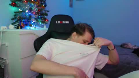 Snapshot of creedsweetie chatting on 12-20-25, 04:58 CAT online show from 12-20-25, 04:58