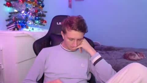 Snapshot of creedsweetie chatting on 12-21-25, 03:41 CAT online show from 12-21-25, 03:41