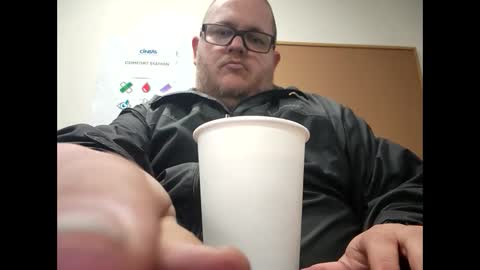 Snapshot of creeeping_death chatting on 01-03-25, 02:43 The hopeless romantic online show from 01-03-25, 02:43