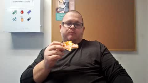 Snapshot of creeeping_death chatting on 02-23-25, 03:24 The hopeless romantic online show from 02-23-25, 03:24