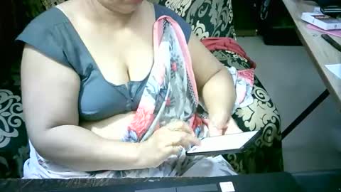 Snapshot of crezybhabihot chatting on 05-16-26, 08:18 Sonika69 online show from 05-16-26, 08:18