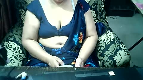 Snapshot of crezybhabihot chatting on 06-30-26, 06:31 Sonika69 online show from 06-30-26, 06:31