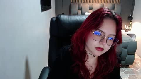 Snapshot of crimson_tati chatting on 12-11-24, 09:19 Tatiana online show from 12-11-24, 09:19